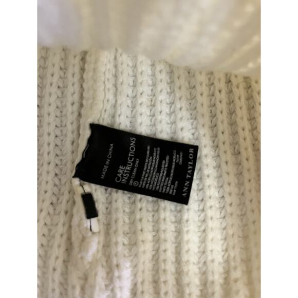 Ann Taylor Winter Cozy Cream Knit Beanie with Faux Fur Pom Winter Hat One Size - Picture 2 of 4